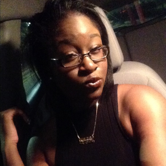 Meet your Posher, Deonna - Picture 1 of 1